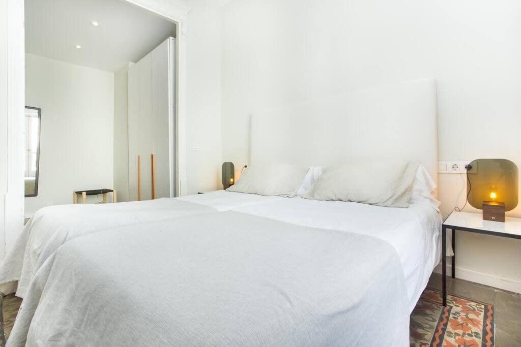 4Bedroom Apart With Balcony In Las Ramblas 3-2 Barcelona Eksteriør billede