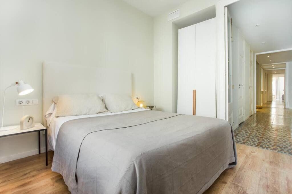 4Bedroom Apart With Balcony In Las Ramblas 3-2 Barcelona Eksteriør billede